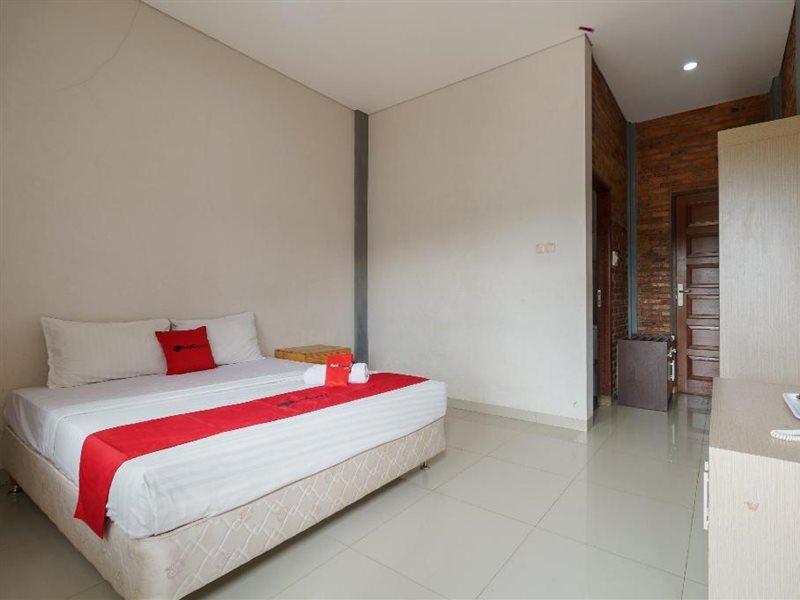 Reddoorz Plus At Hotel Negeri Baru Lodaya Puncak Bogor Eksteriør billede